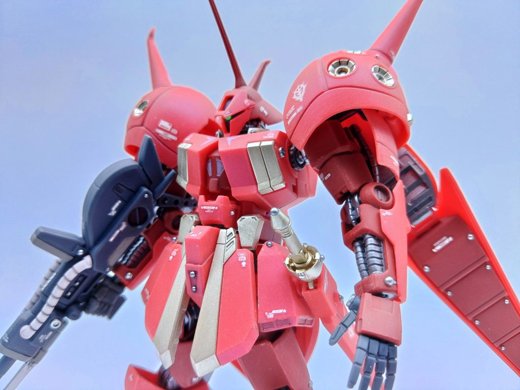 ギャンという格闘特化型MS系譜の終着点であるＲ・ジャジャ、この機体がもつライフルが銃剣仕様というのもまた味わい深いものがあります。