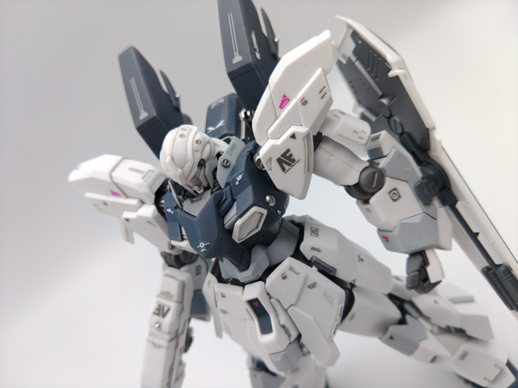 これまで作成したものを展示会に出そうと応募したのですが、いざ出す段階になると展示の統一感として袖無しスタインがないのが気になってしまって、展示会当日の朝になんとか完成しました。展示会に参加した所感としましては、綺麗な景色の写真や不思議な動物の動画を見れば、まず感動より先にAIを疑うことに疲れた昨今、やはり展示されているものを直で見るという原始的かつ直接的な体験は良いなと思いつつ、出向くにも見るだけでもわりと体力は必要だなと思ったわけです。なかなかに出不精なので参加を決めてから展示会に行くというのは自分に合った展示会スタイルかもしれません、もっとも体力次第ではありますが。
