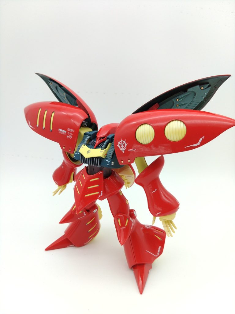 プルツー仕様の深紅のリバイブキュベレイです。もともと旧HGのキュベレイでなんの不満もなかったのですが、こちらを組んでみて、更なるキュベレイとしての完成度に驚きました。