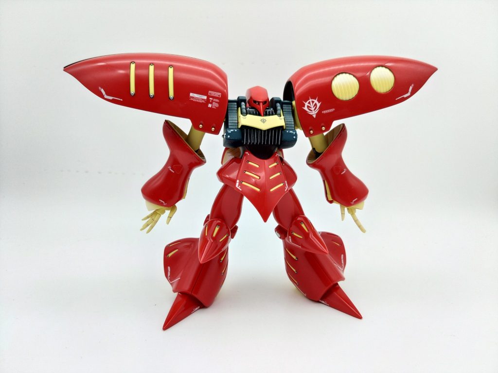 なんとこのキュベレイはHGにしてグロスインジェクション、もとから成型色が光沢という贅沢仕様です。グロスインジェクションはＲGなど高級ガンプラに採用されるものとばかり思っていました。成型色のいい感じの光沢に、もうそのままでもいいんじゃないか？と思いつつもどう作るか？を考えました。