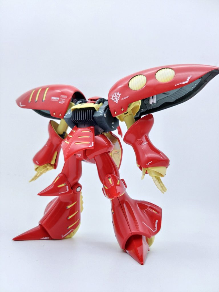 そもそもキュベレイ光沢or艶消しどうするか？と考る時、ハマーン機はネオジオンの総帥機でありトップエースであることを考慮すると両方(総帥の落ち着いた艶消しとエースの光沢)ありと個人的には考えています。一方キュベレイMk-2は黒も赤もプル、プルツーというエース仕様と、ダブルゼータ時の作画的に光沢ぽいイメージがあります。また、量産型キュベレイはグレーも黒も忍者のように目立たないイメージ(あとはマリーダ機の暗い感じ)から艶消しだと考えています。