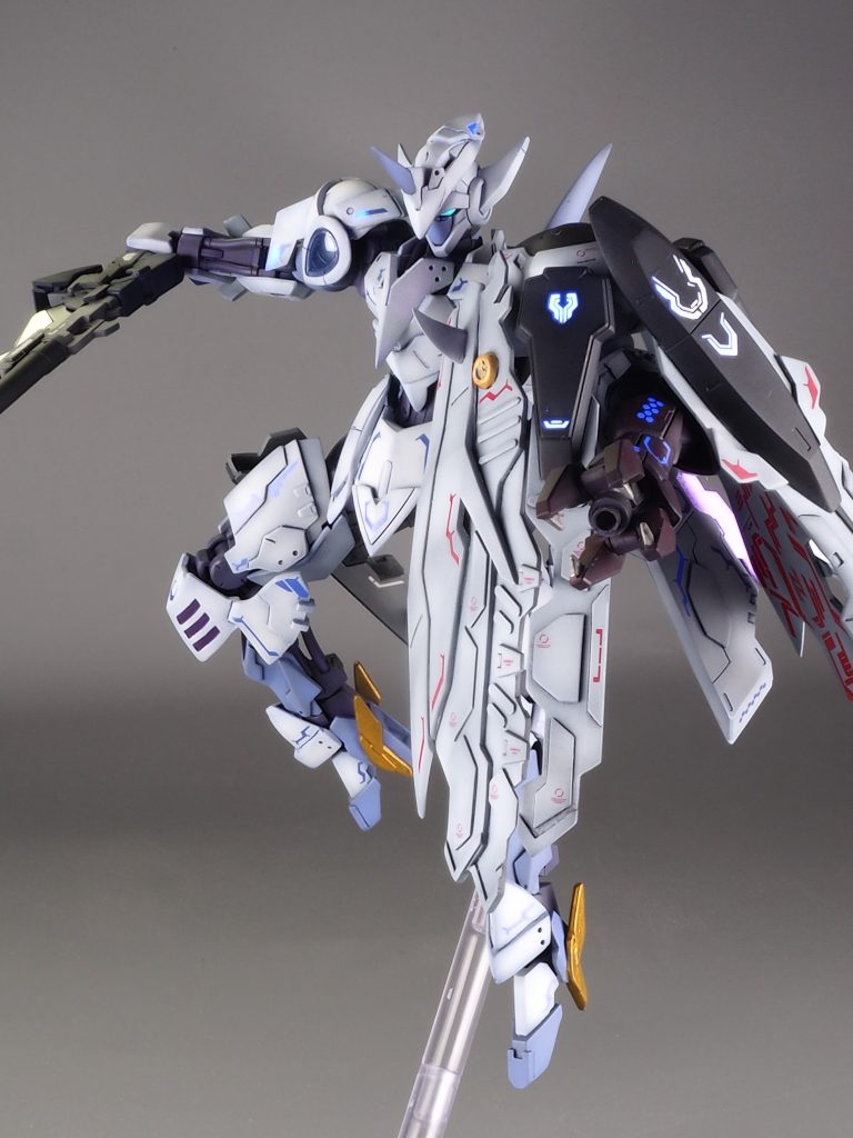 左腕は呪いにより変貌させらた設定でアシンメトリーで制作しました