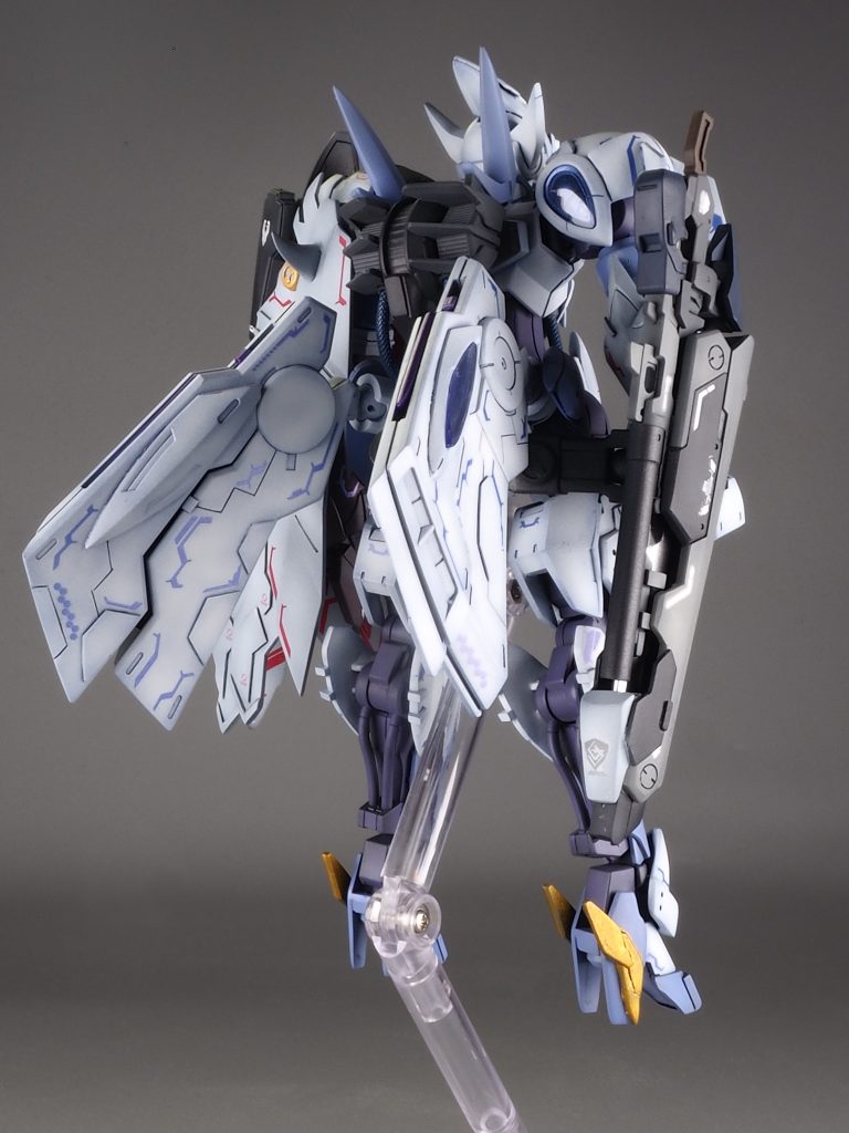 腰周りの装甲はボールデンアームのジョイントパーツで接続しています武器のさやはコトブキヤのパーツを加工して使いました
