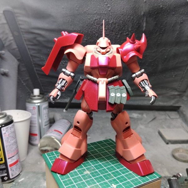 もとから武器の多いギラドーガだが、さらにこれでもかと武器が付いてくるので、余剰パーツ好きとしてはなにか手を打ちたいところギラドーガ本体は大きさの割にシンプルな構成で磨きも比較的楽でつくりやすいのだが、武器をある程度見せるように作るとなかなかに骨がおれる作業量（1枚目）