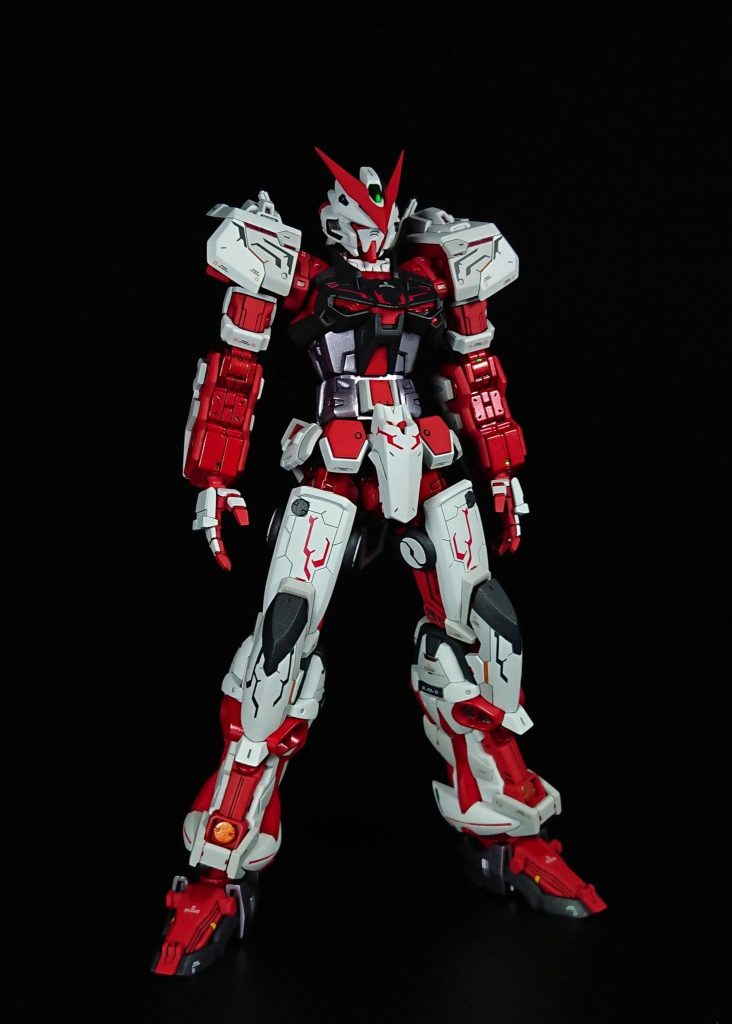 フロント大きな改修点は太もも4mm、腰2mm、腹1mm延長した点と肩、胸、膝の形状変更です。その他シャープ化や筋彫りを行っています。