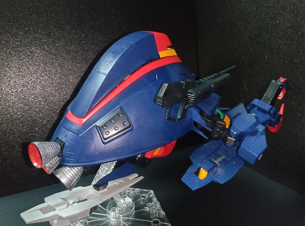 拡張兵装を装備したまま変形も可能。(あ、シールドちゃんとハマってない&nbsp;(zaku-kao4))