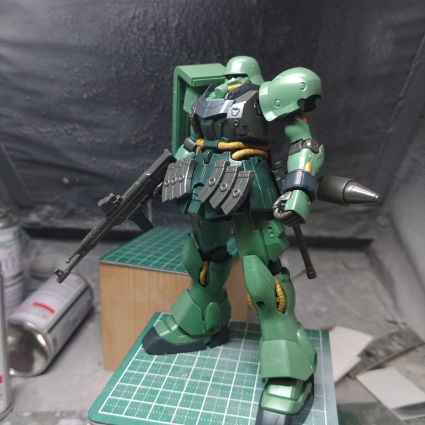 アンジェロ機と比べたくて組んでみたのだが、これはもう磨いて艶消しで完成でいいのではないか？という完成度&nbsp;手持ちキットは親衛隊以外は揃えたはずなのだが、ギラズール系は情報量が多いので、磨きを考えると前途多難（3枚目）