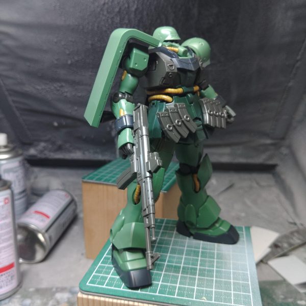 アンジェロ機と比べたくて組んでみたのだが、これはもう磨いて艶消しで完成でいいのではないか？という完成度&nbsp;手持ちキットは親衛隊以外は揃えたはずなのだが、ギラズール系は情報量が多いので、磨きを考えると前途多難（4枚目）