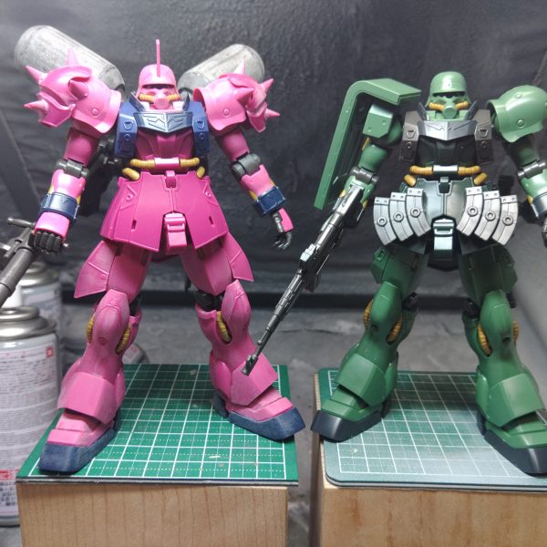 アンジェロ機と比べたくて組んでみたのだが、これはもう磨いて艶消しで完成でいいのではないか？という完成度&nbsp;手持ちキットは親衛隊以外は揃えたはずなのだが、ギラズール系は情報量が多いので、磨きを考えると前途多難（2枚目）