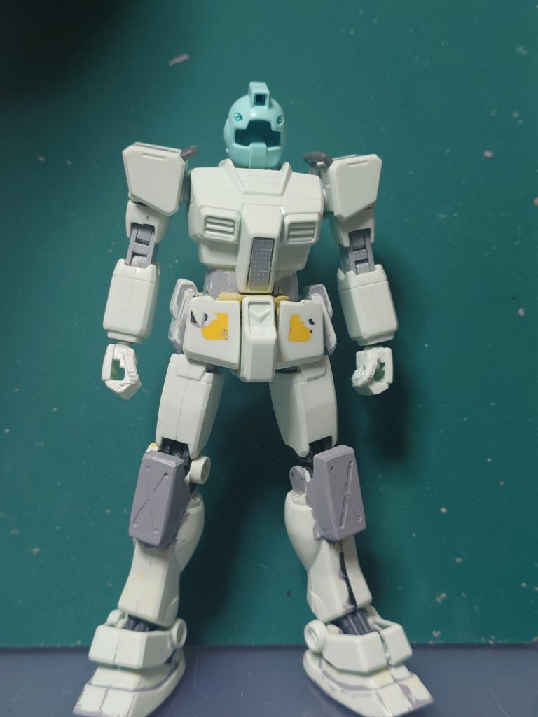 塗装前。FGガンダムは当時のPGのスタイルだけあって、かっこいいフォルムですよね。