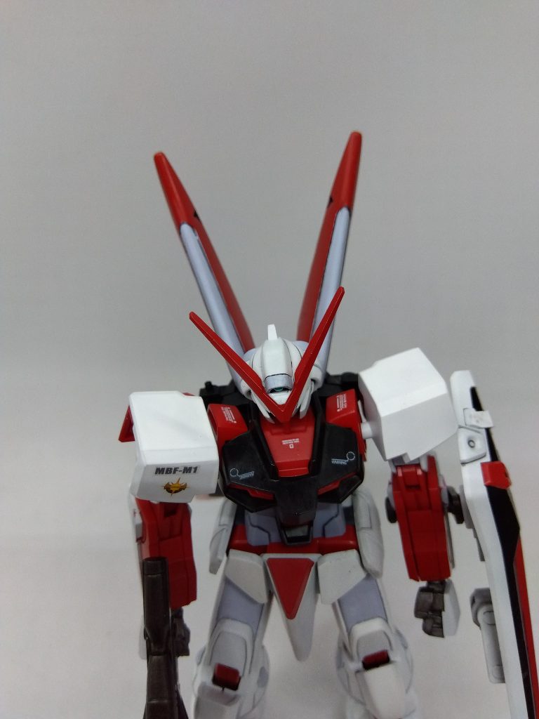 胸部の一部。今回はお試しで胸部の一部とビームライフルに100均で売ってた転写デカール使ってみました。他の市販デカールと合わせて使ってみても違和感少なめなのでこれは今後も使えるかも。
