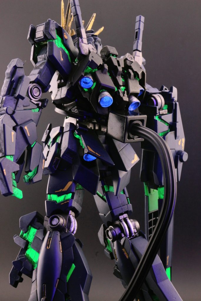 林　哲平さんの週末で作るガンプラ凄技テクニックの模倣で、サイコフレームに蛍光塗料を使用