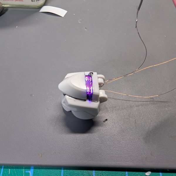 肩アーマーへのLED埋め込み