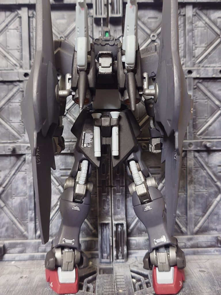 リック・ディアスっぽいガンダムということで百式がベースの箇所も多いので、なんとなく零式とかエプシィガンダムとかと似てるような似てないような。