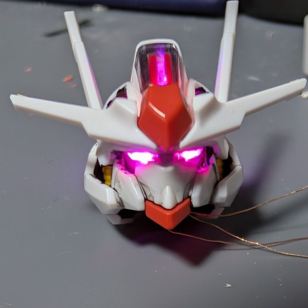 頭部へのLED埋め込み