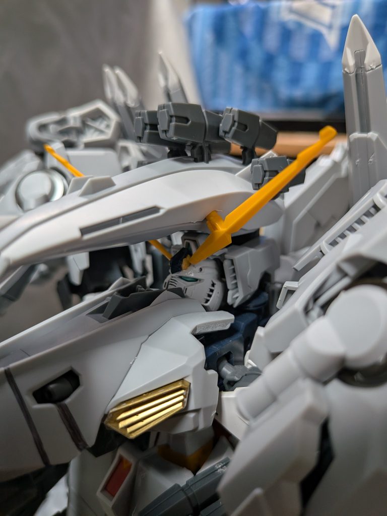 以前造ったEGνガンダムを中に入れました！
