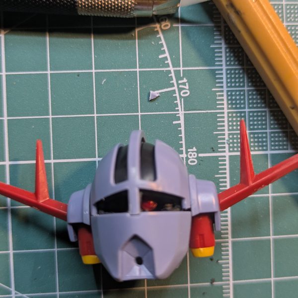 仕事が落ち着いてきたので、ホビーオフで購入した、HGジオングを製作してます。仮組みまで完成！！お腹部分のパーツの幅詰め、頭部モノアイがシール再現だったので、モノアイの追加など、の頭部改修。これから、肩アーマー、全身にスジ掘りの追加など、まだまだする事沢山。どんな作品になるか、完成が楽しみです😊（5枚目）