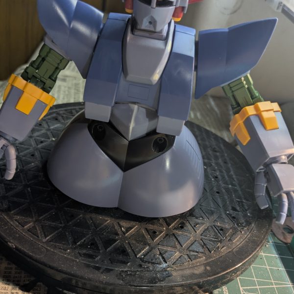 仕事が落ち着いてきたので、ホビーオフで購入した、HGジオングを製作してます。仮組みまで完成！！お腹部分のパーツの幅詰め、頭部モノアイがシール再現だったので、モノアイの追加など、の頭部改修。これから、肩アーマー、全身にスジ掘りの追加など、まだまだする事沢山。どんな作品になるか、完成が楽しみです😊（4枚目）