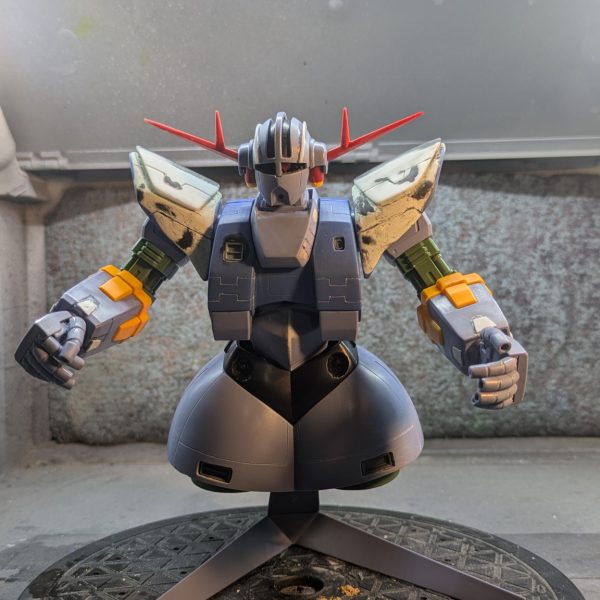 HGジオング改修完了しました。改修ポイント1.肩アーマーの上部にプラ版を貼り付け鋭利な感じに。2.腰アーマー部を幅詰めして、前傾姿勢を強調。3.ボディとスカートにスジ掘り追加4.頭部左右にプラ棒で、モールド追加5.頭部モノアイスリッド開口して、中にモノアイを仕込みました。6.スカート前面下部とボディ前面、背部にスラスター追加、7.前腕部先端に4箇所プラ版にて、モールド追加。仕事が暇になってきたので、ボチボチ毎日改造してました😅あまり、ゴチャゴチャしないように、スジ掘りも控え目、モールドも控えで、バランス良くできたかな？後は、塗装のみ！！&nbsp;（3枚目）