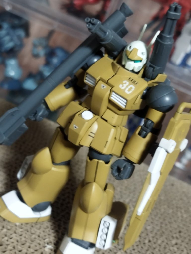 脚についているミサイルランチャーはジャンク詰め合わせ内にあったものをカラーを合わせました。