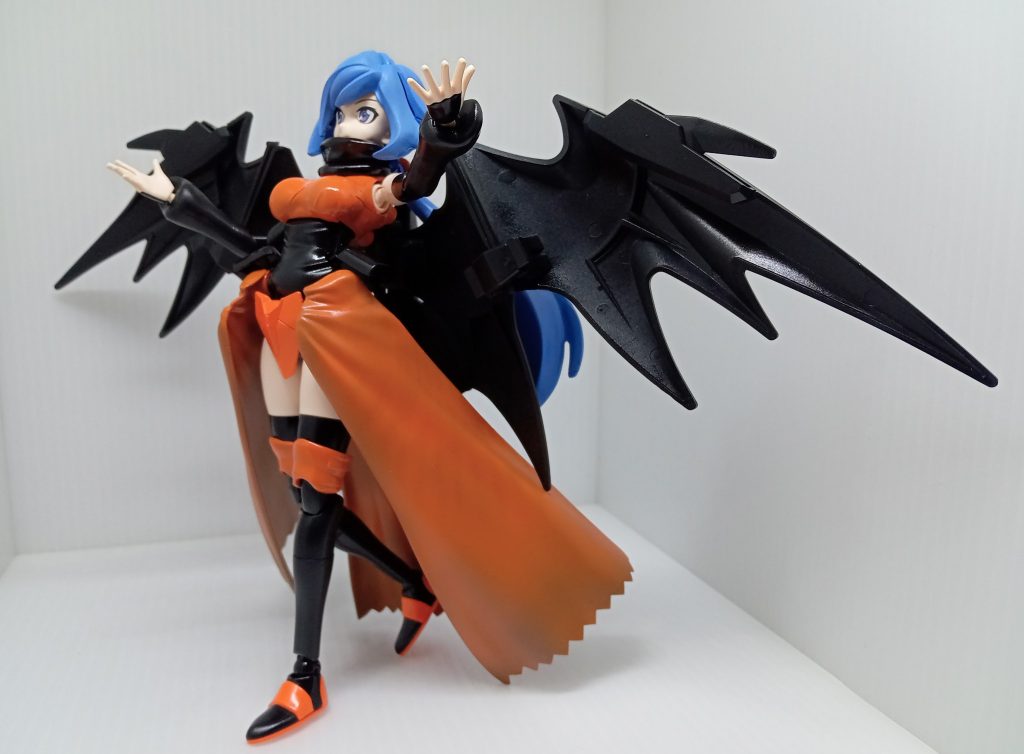 黒とオレンジの衣装に水色の髪で雰囲気が出たのではと思います。スカートは30MF クラスアップアーマーのマントです。