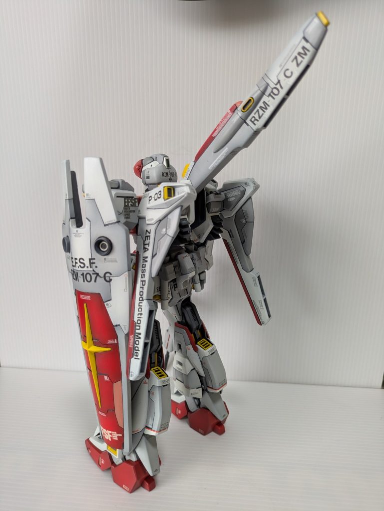 バインダースラスターはプラ版で制作しました。足も非変形なので改造しました。