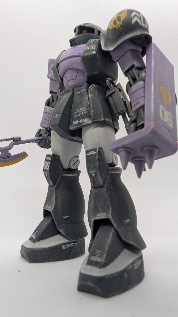 オルテガ機にはヒートホークを豪華２本装備です(zaku-kao5)同じ形の３機を差別化させるのって難しいですね(zaku-kao4)これはセンスを問われるわ（笑）