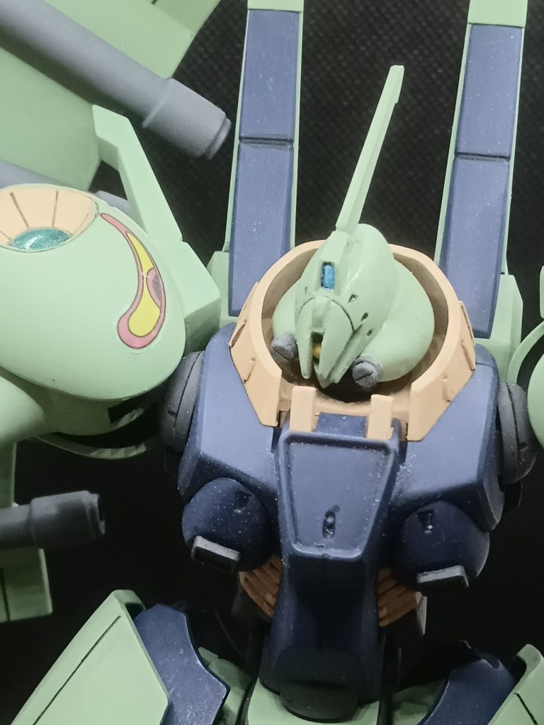 顔も地味にイジってます_φ(･_･