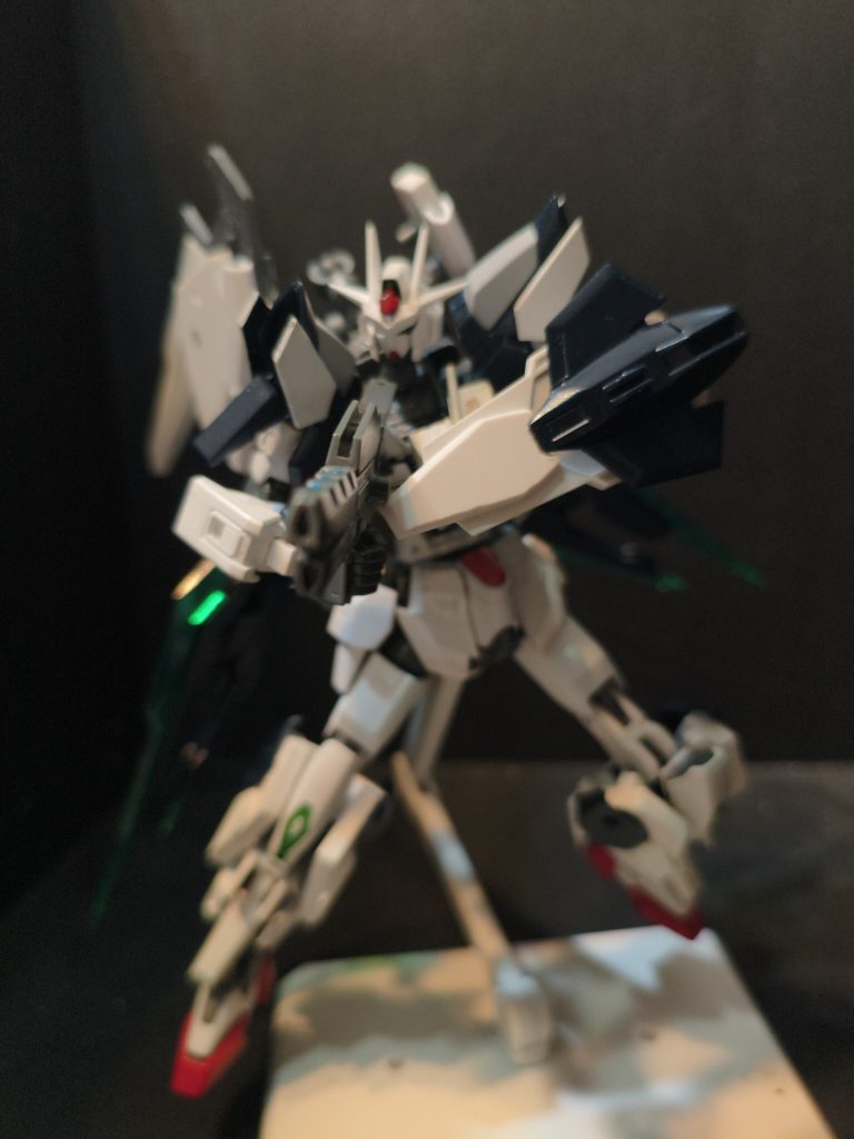 基本装備となる、GNライフルとGNシールド。GNライフルはエトワールのものと同じで速射とチャージショットができる。GNシールドは先端にGN粒子をまとわす事で打突武器としても有効に使える。