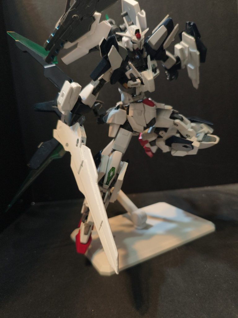 ガンダムシュエール–3枚目/制作者：内丸