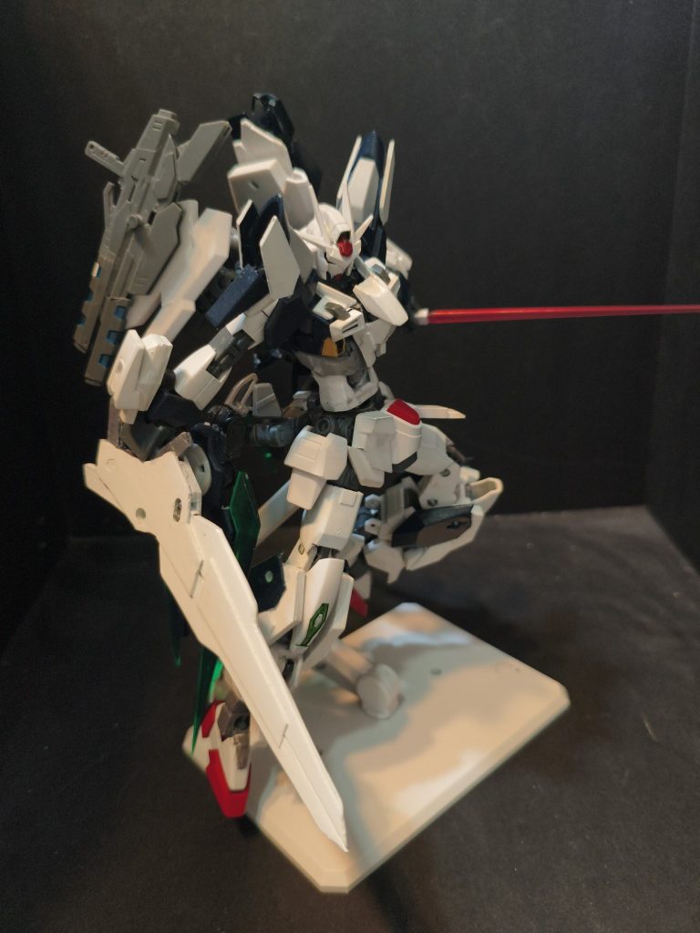 ガンダムシュエール–4枚目/制作者：内丸