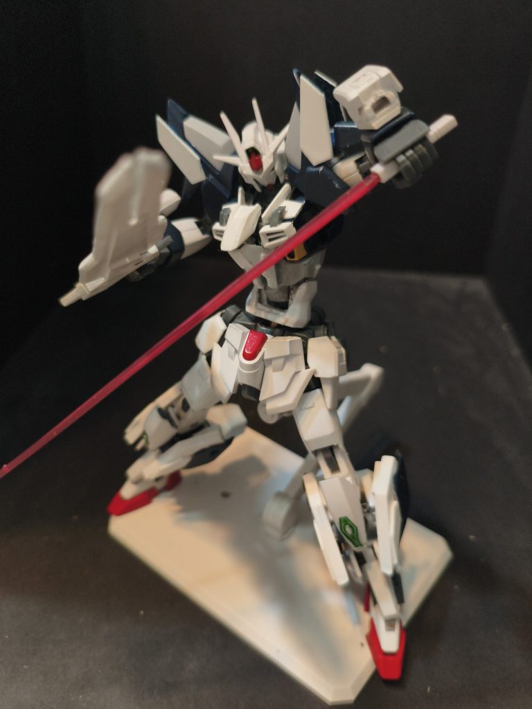 わかりにくいけど足の装甲を展開できる、　エトワール・ノヴァの【ブーストモード】と同じで加速形態