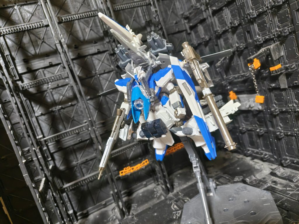 HIνガンダム大気圏内フライトユニット装備です。