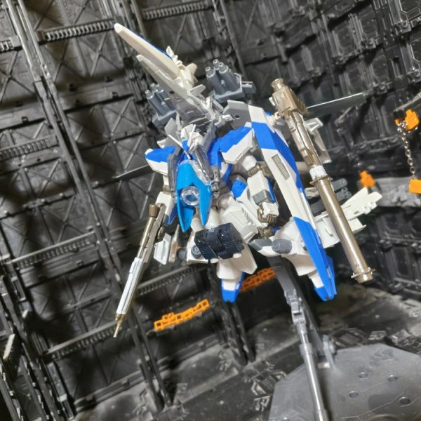 HIνガンダム大気圏内フライトユニット装備です。