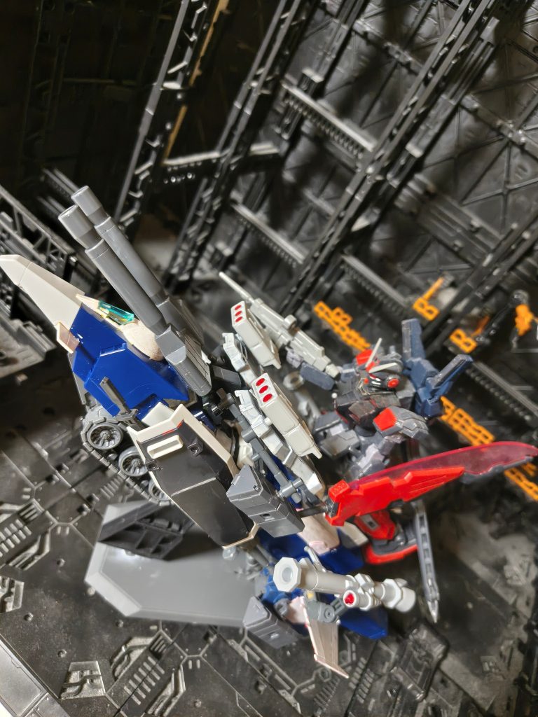 また、前回投稿時は、サブフライトシステムとしてモビルスーツを乗っけていなかったので、今回、乗っけました。安定のレッドライダー捜索救難小隊仕様です。
