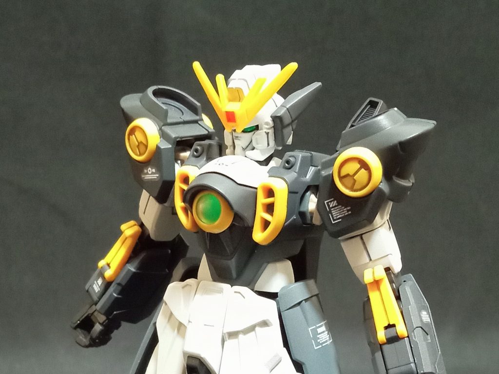 ちょっとボルトガンダムに似ているような似ていないような…