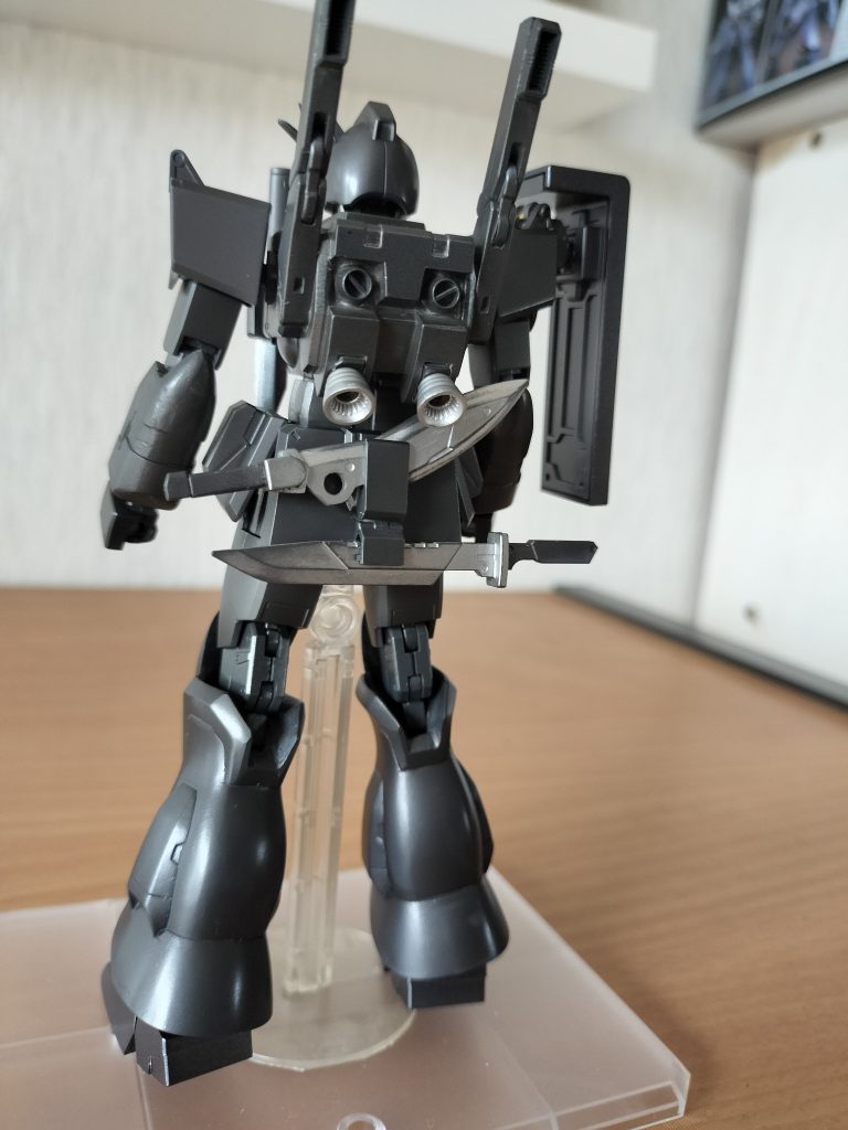 ナイフはいろんなところから。