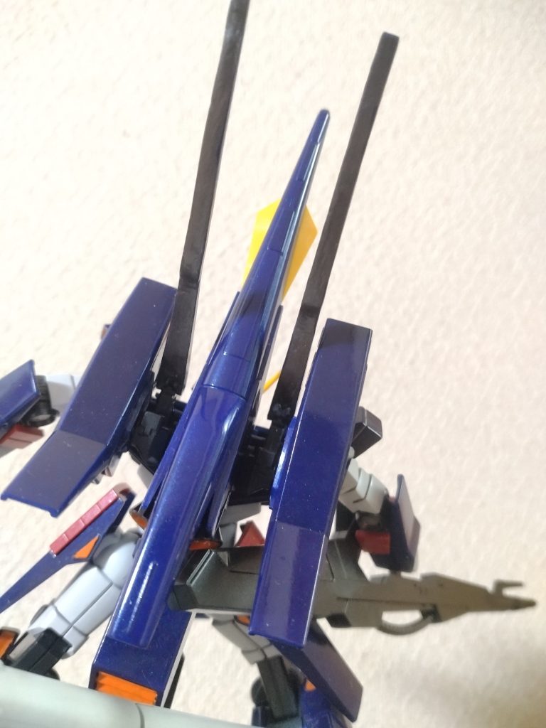 アンテナ裏の肉抜きも埋めてあります。