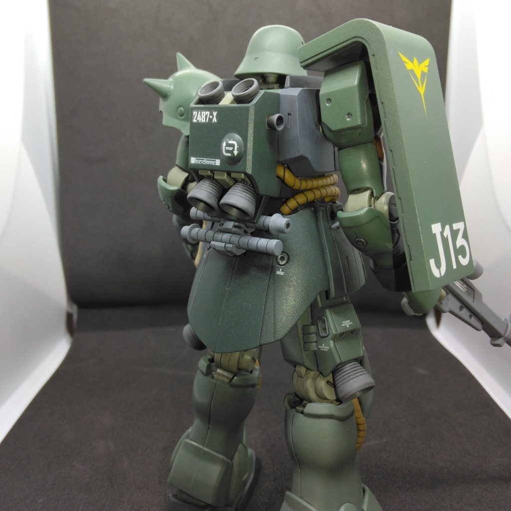 ビームサーベルはアクトザクから流用しました。ビームライフルと同じく寄せ集めの武装で残党っぽさを演出しています😁