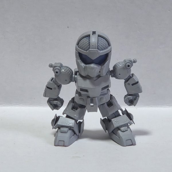 レジェンドBB騎士ガンダムをベースに制作中脚部のみ腿部分はコマンドガンダム、下駄部分は武者頑駄無のものを使用鎧は騎士ガンダムのものを軸にプラ板とパテで制作塗装は金部分のみメッキ塗装にする予定（4枚目）