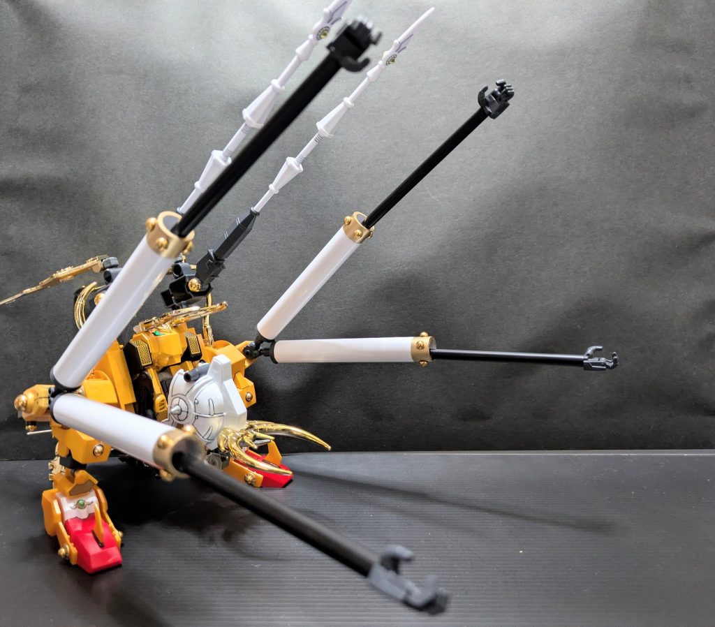 獅王爆手巨砲から発射されるワイヤーで繋がれた手、グランドボンバーも再現。長いストローに差し替えているだけです(笑)