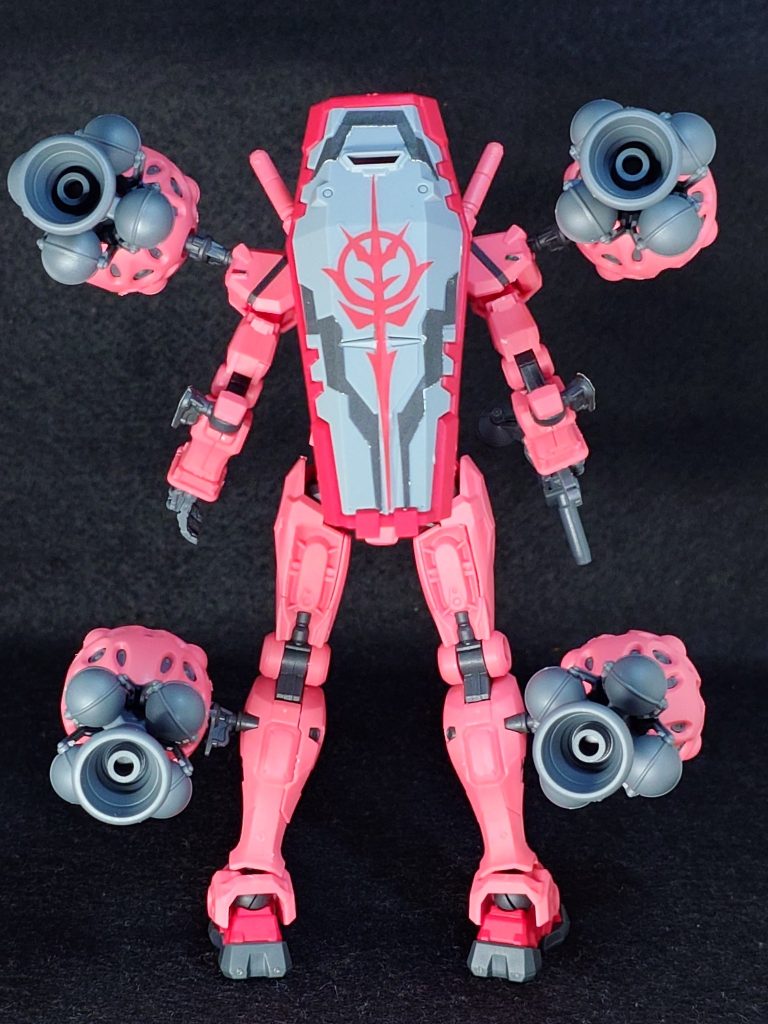 こちらはシャア専用赤いガンダムのバックショット