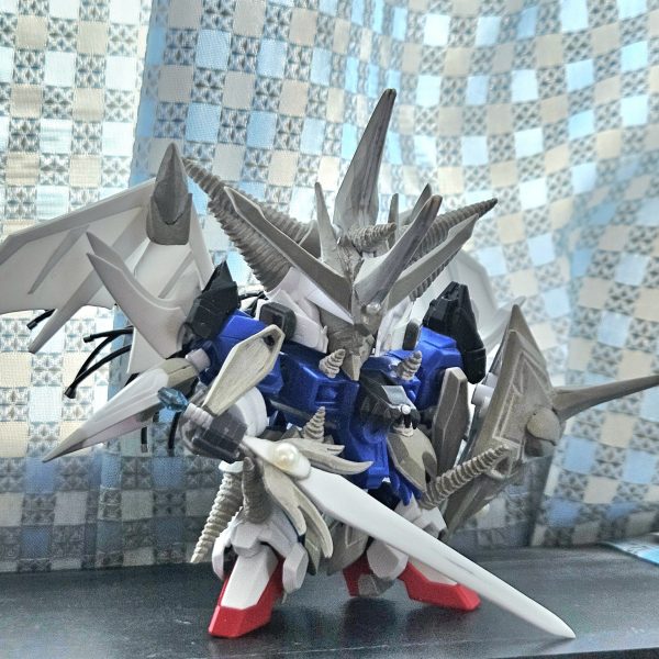 スクラッチ作品が貯まってきたのでチラッと紹介。ちょいちょいアレンジが加えてある物もあります。ファイナルフォーミュラー ギャラクシーソードver.ガンドランダーシリーズよりフォースランダー、フィフスランダー、闇神竜士ガンキラー、超竜守護神フォーミュランダー、スペリオルランダーSF(シルエットファイター)。次 輝神竜士レッドランダーのスクラッチを予定してます。（6枚目）