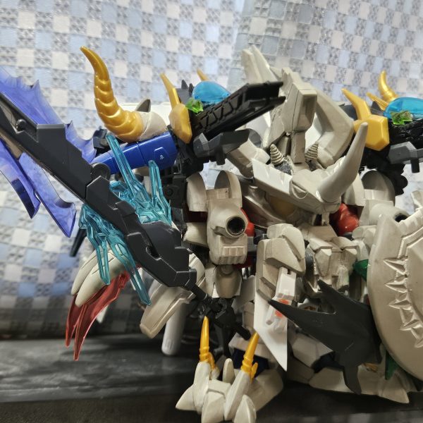 スクラッチ作品が貯まってきたのでチラッと紹介。ちょいちょいアレンジが加えてある物もあります。ファイナルフォーミュラー ギャラクシーソードver.ガンドランダーシリーズよりフォースランダー、フィフスランダー、闇神竜士ガンキラー、超竜守護神フォーミュランダー、スペリオルランダーSF(シルエットファイター)。次 輝神竜士レッドランダーのスクラッチを予定してます。（4枚目）