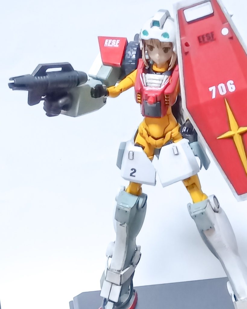 ポージングその1ビームスプレーガンとシールドを構えて。