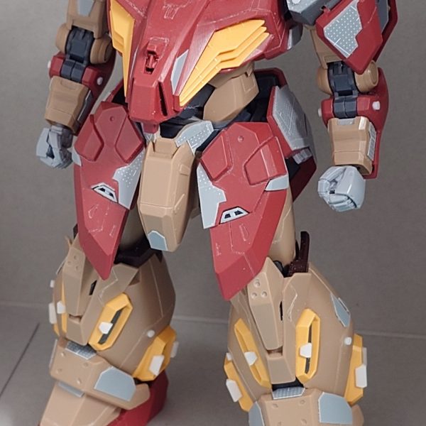 ケガキ針だけで掘ってたんですがスジボリの粉吹きに困ってたのでタガネで上から掘り直してみました！粉吹きほとんどなく掘れてめっちゃ良かったですね...！ちなみに不注意でタガネ君を床に落としてしまってポッキリ逝ってしまったので見つけたら即買おうと思います...ケガキ針のみで掘った時とタガネで上から掘った後の状態を載せときますね〜！（2枚目）