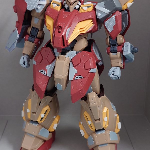 肩アーマーとバックパック、シールドの加工完了！これにてメッサーの全身改修が完了しました〜！お休みに入ったら1回サフ吹いて傷チェックですね〜！（3枚目）