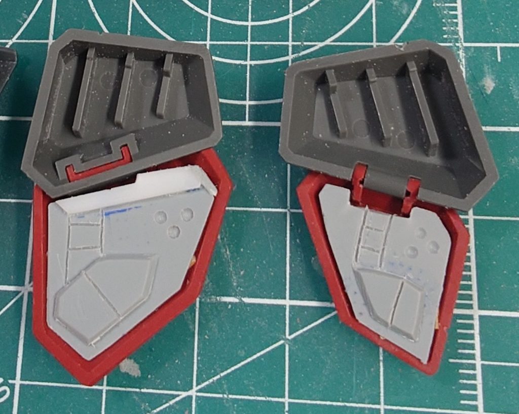 肩アーマーにももちろん裏打ちを作成裏打ちを作ると情報量が一気に上がって気持ちいいですね