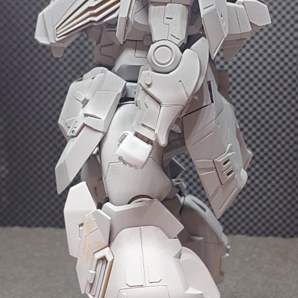 サフ吹いてとりあえず傷チェック！ヒケとか盛り上がり部分を平らにして一旦一日放置〜！スジボリは埋もれてなくて一安心♪（5枚目）