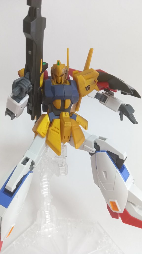 足とライフルとシールドはZガンダム、腕はストライクを使ってます。どれも軸が同じなので簡単にミキシングができちゃいます。